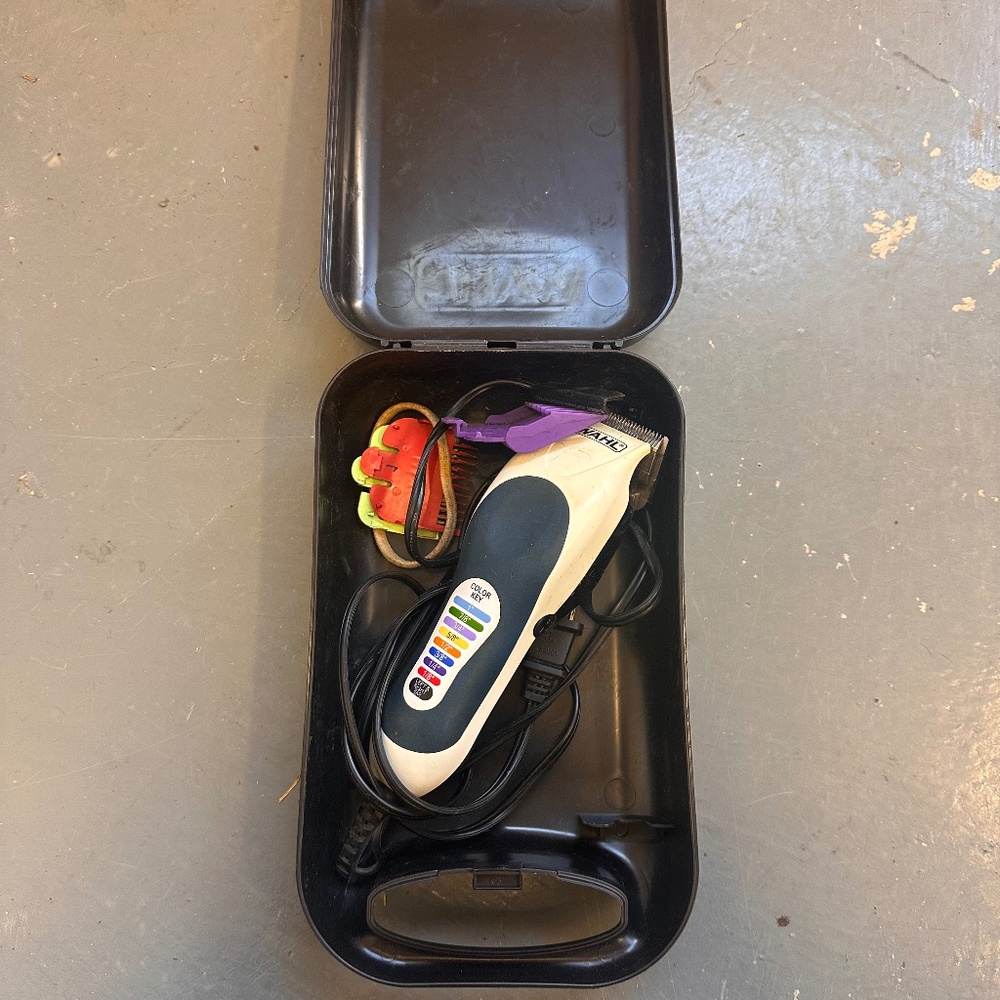 Wahl Horse Clippers with attachments